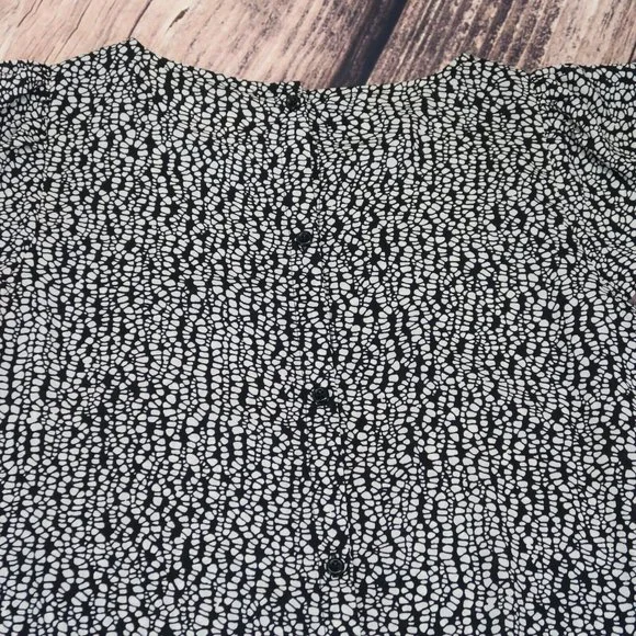 Ann Taylor LOFT Women's Short Cap Sleeve Black & White Print Top Size XS - Picture 6 of 10